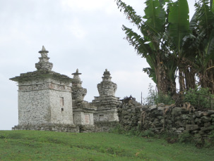 3 stupas2